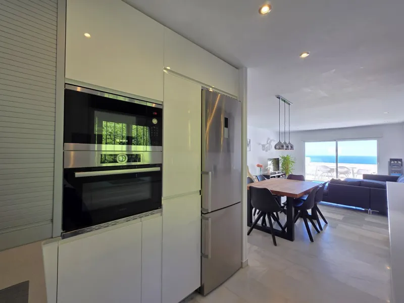 Apartment - Middle Floor Apartment в продаже в Marbella, Málaga. В доме 3 спален и 2 ванных комнат. Площадь дома 101 м²
