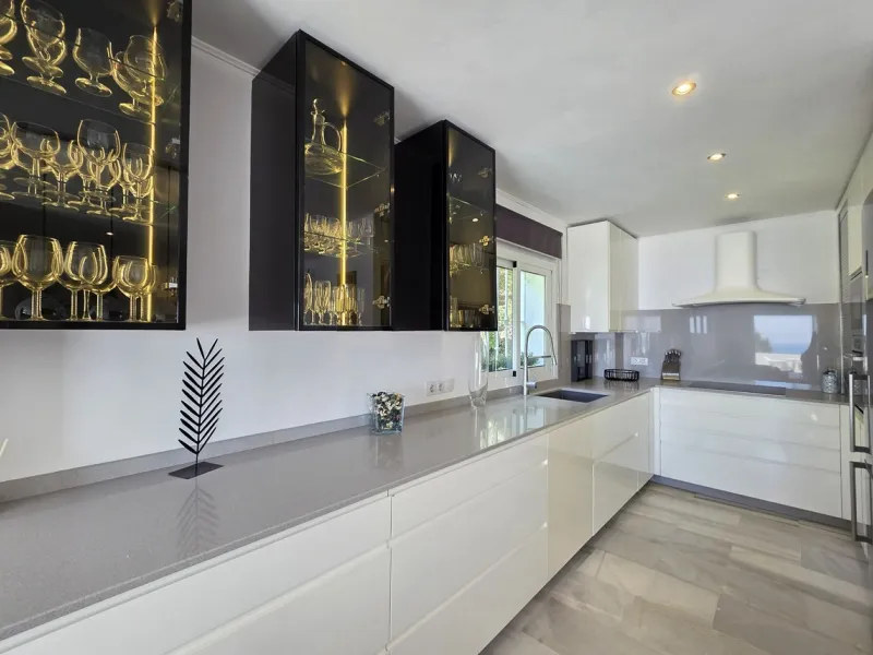 Apartment - Middle Floor Apartment в продаже в Marbella, Málaga. В доме 3 спален и 2 ванных комнат. Площадь дома 101 м²