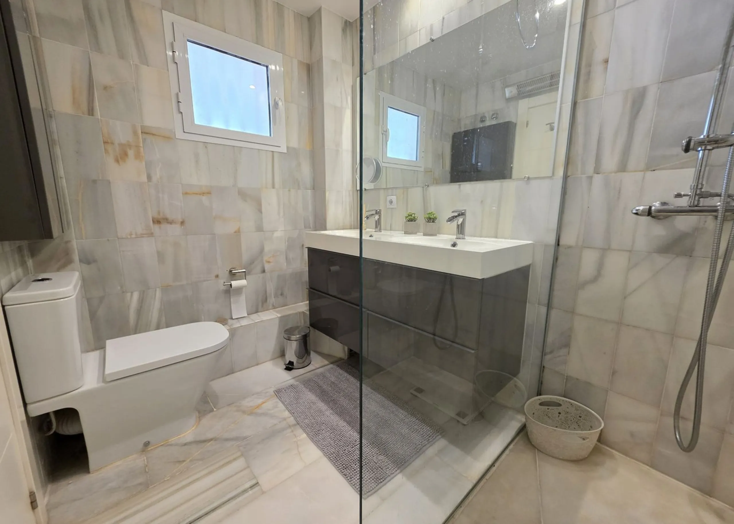 Apartment - Middle Floor Apartment в продаже в Marbella, Málaga. В доме 3 спален и 2 ванных комнат. Площадь дома 101 м²
