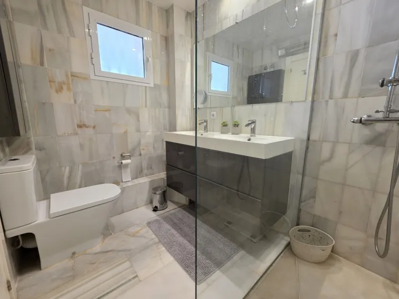 Apartment - Middle Floor Apartment в продаже в Marbella, Málaga. В доме 3 спален и 2 ванных комнат. Площадь дома 101 м²