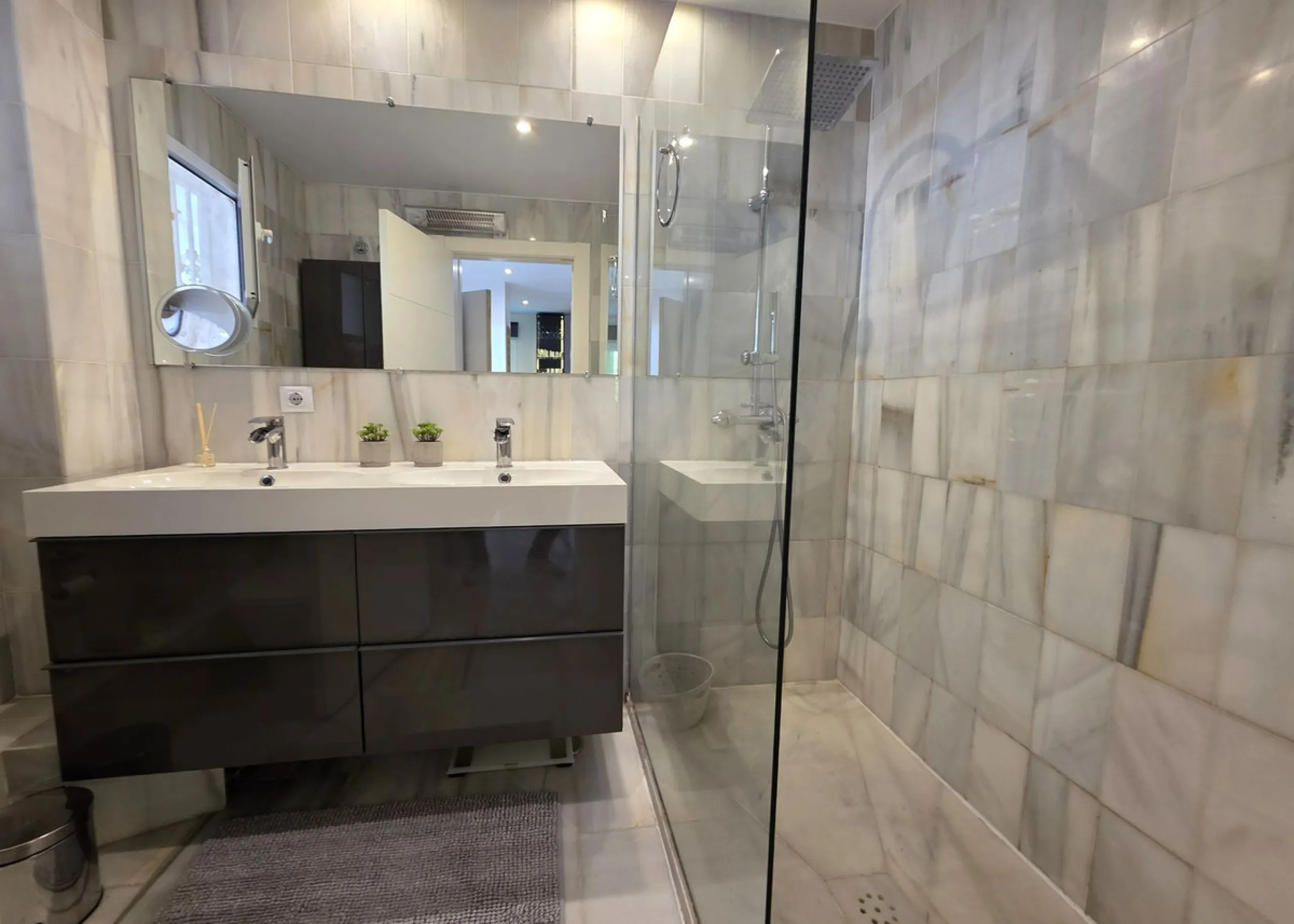Apartment - Middle Floor Apartment в продаже в Marbella, Málaga. В доме 3 спален и 2 ванных комнат. Площадь дома 101 м²