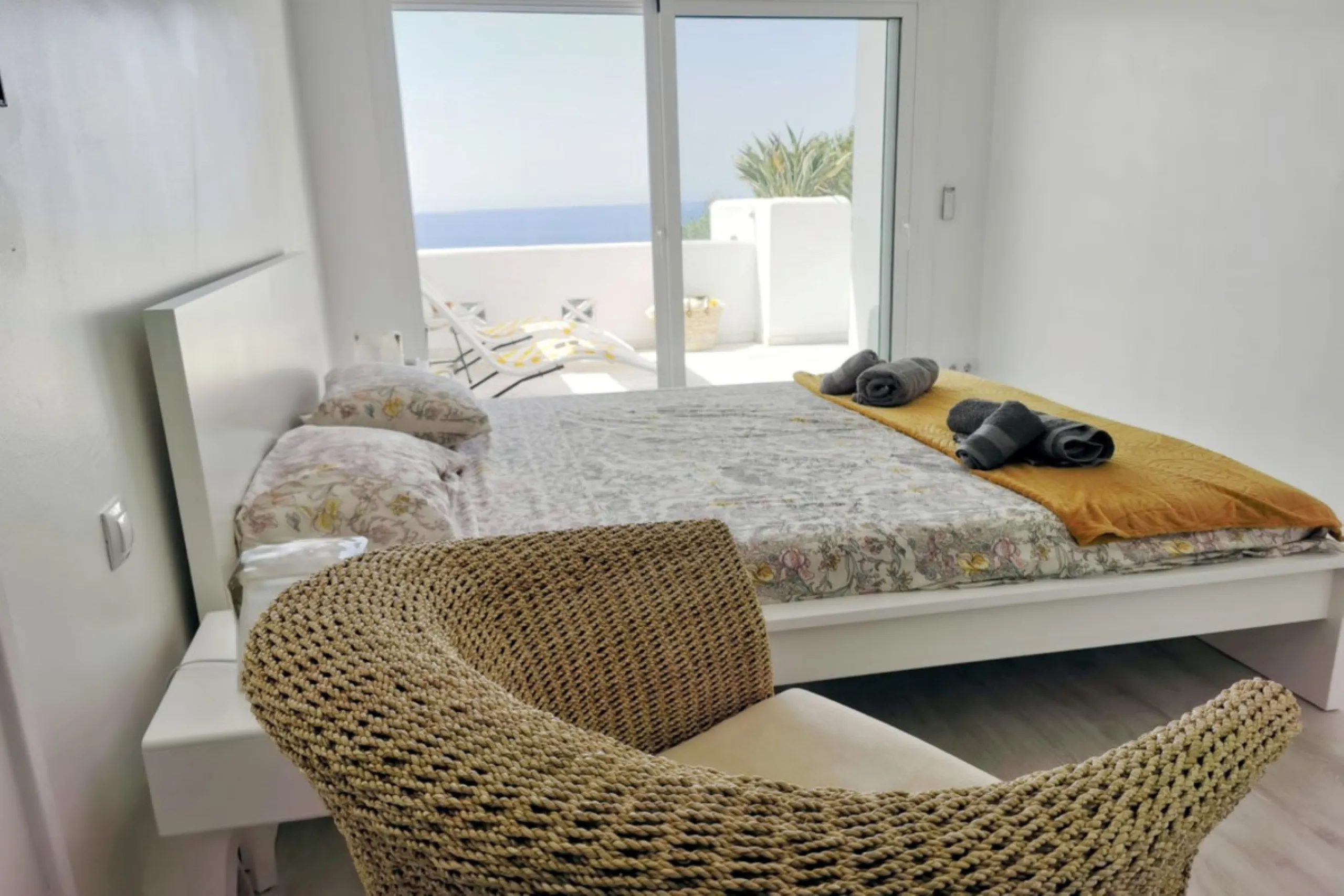 Apartment - Middle Floor Apartment в продаже в Marbella, Málaga. В доме 3 спален и 2 ванных комнат. Площадь дома 101 м²