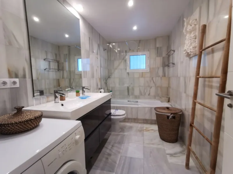 Apartment - Middle Floor Apartment в продаже в Marbella, Málaga. В доме 3 спален и 2 ванных комнат. Площадь дома 101 м²