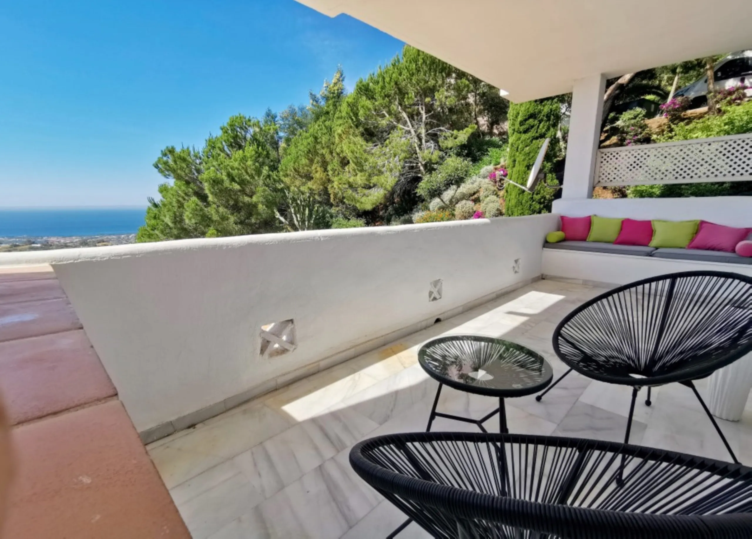 Apartment - Middle Floor Apartment в продаже в Marbella, Málaga. В доме 3 спален и 2 ванных комнат. Площадь дома 101 м²