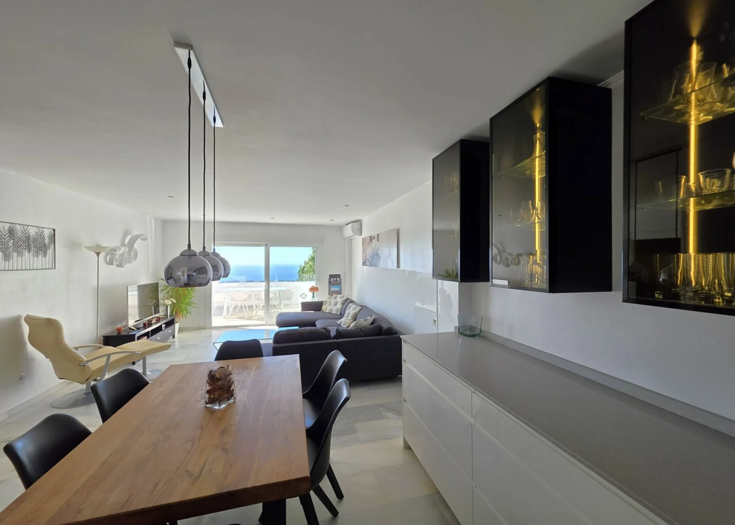 Apartment - Middle Floor Apartment в продаже в Marbella, Málaga. В доме 3 спален и 2 ванных комнат. Площадь дома 101 м²
