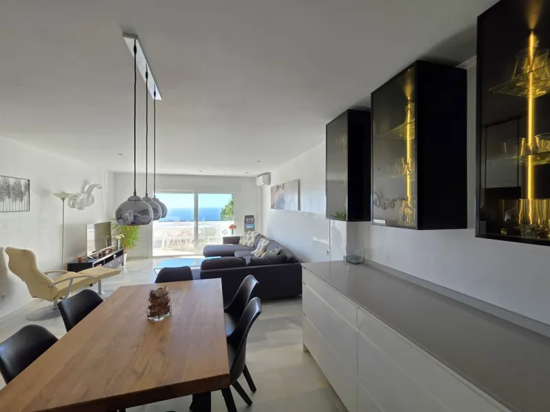 Apartment - Middle Floor Apartment в продаже в Marbella, Málaga. В доме 3 спален и 2 ванных комнат. Площадь дома 101 м²