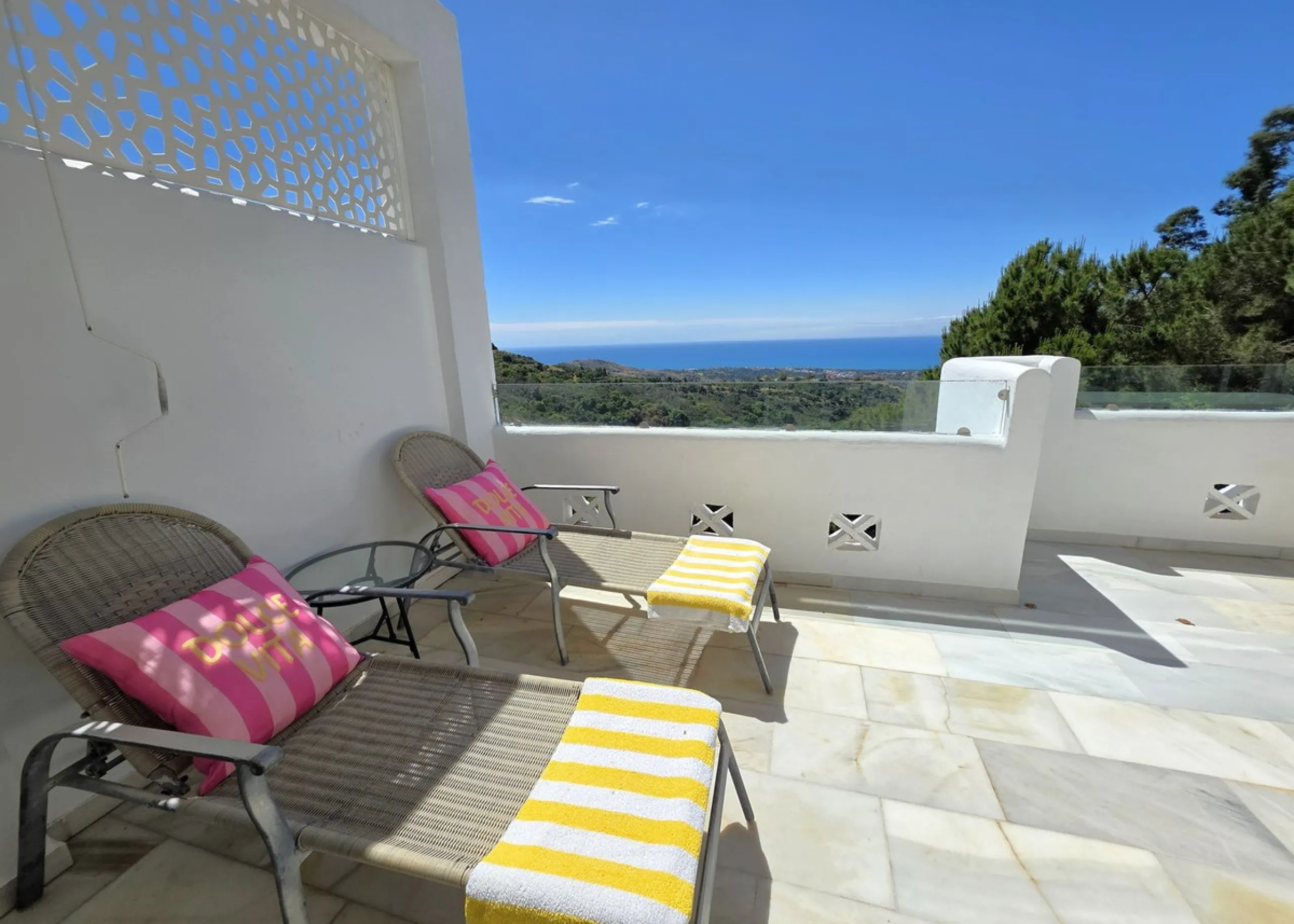 Apartment - Middle Floor Apartment в продаже в Marbella, Málaga. В доме 3 спален и 2 ванных комнат. Площадь дома 101 м²