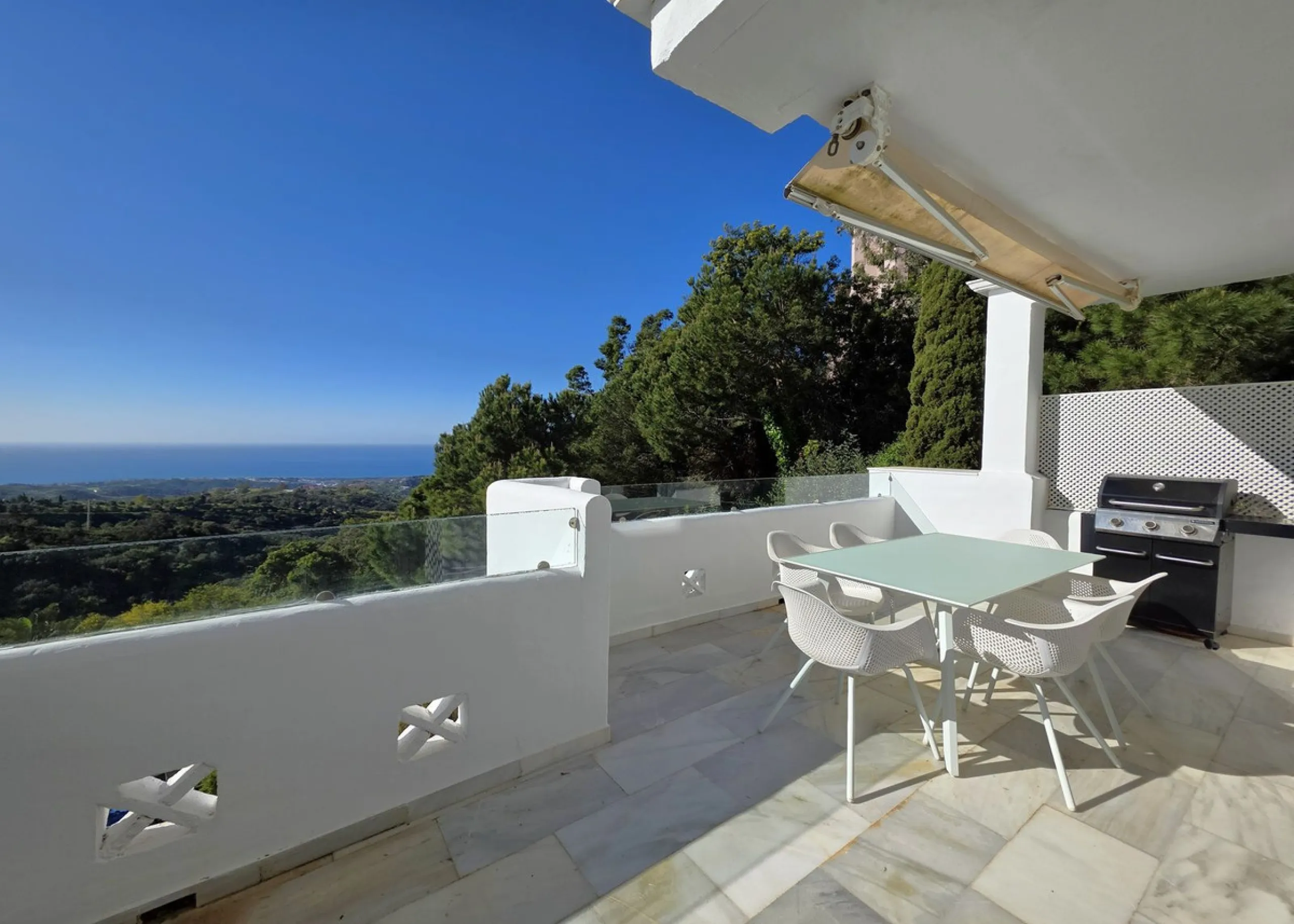 Apartment - Middle Floor Apartment в продаже в Marbella, Málaga. В доме 3 спален и 2 ванных комнат. Площадь дома 101 м²