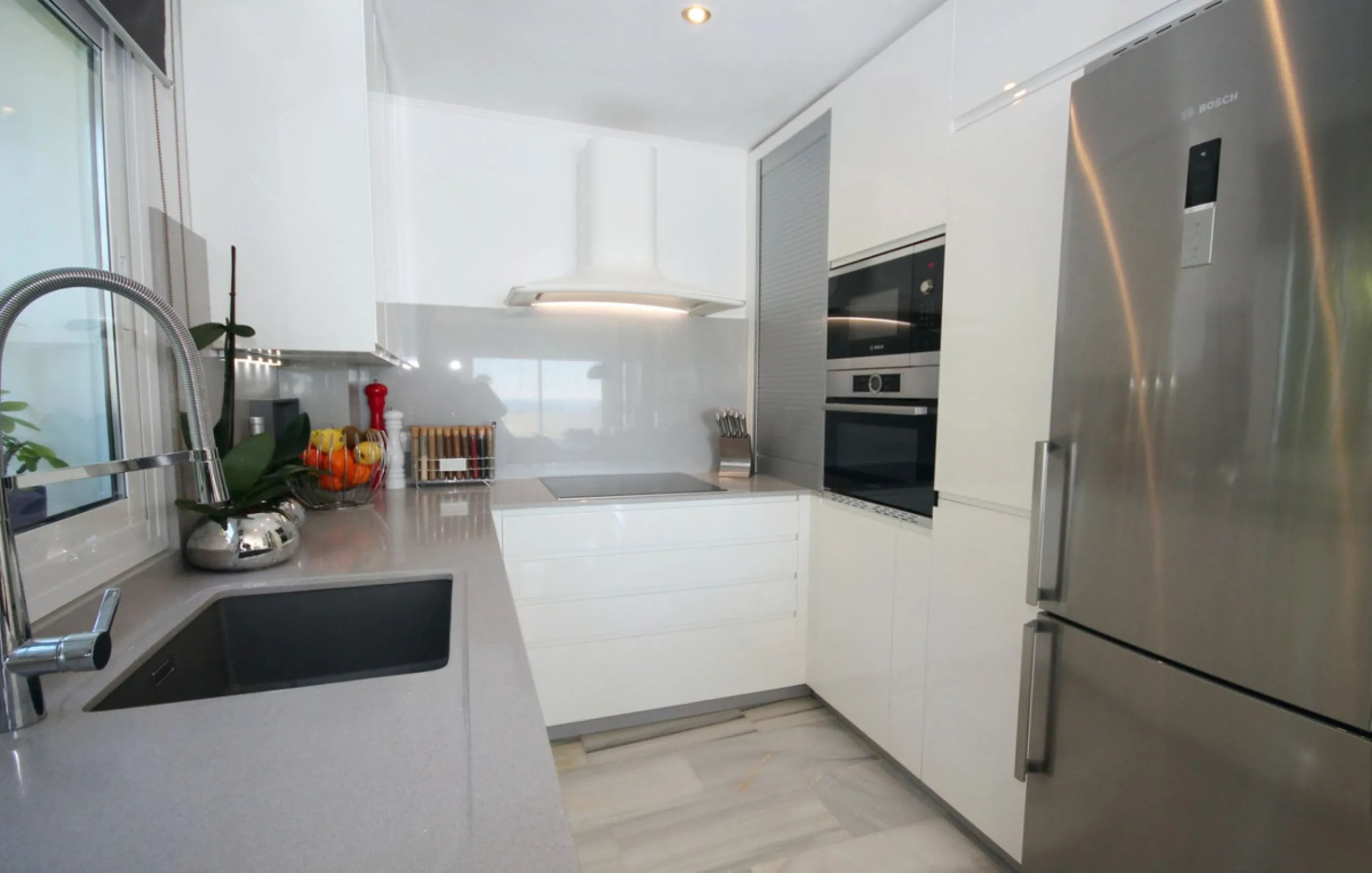 Apartment - Middle Floor Apartment в продаже в Marbella, Málaga. В доме 3 спален и 2 ванных комнат. Площадь дома 101 м²