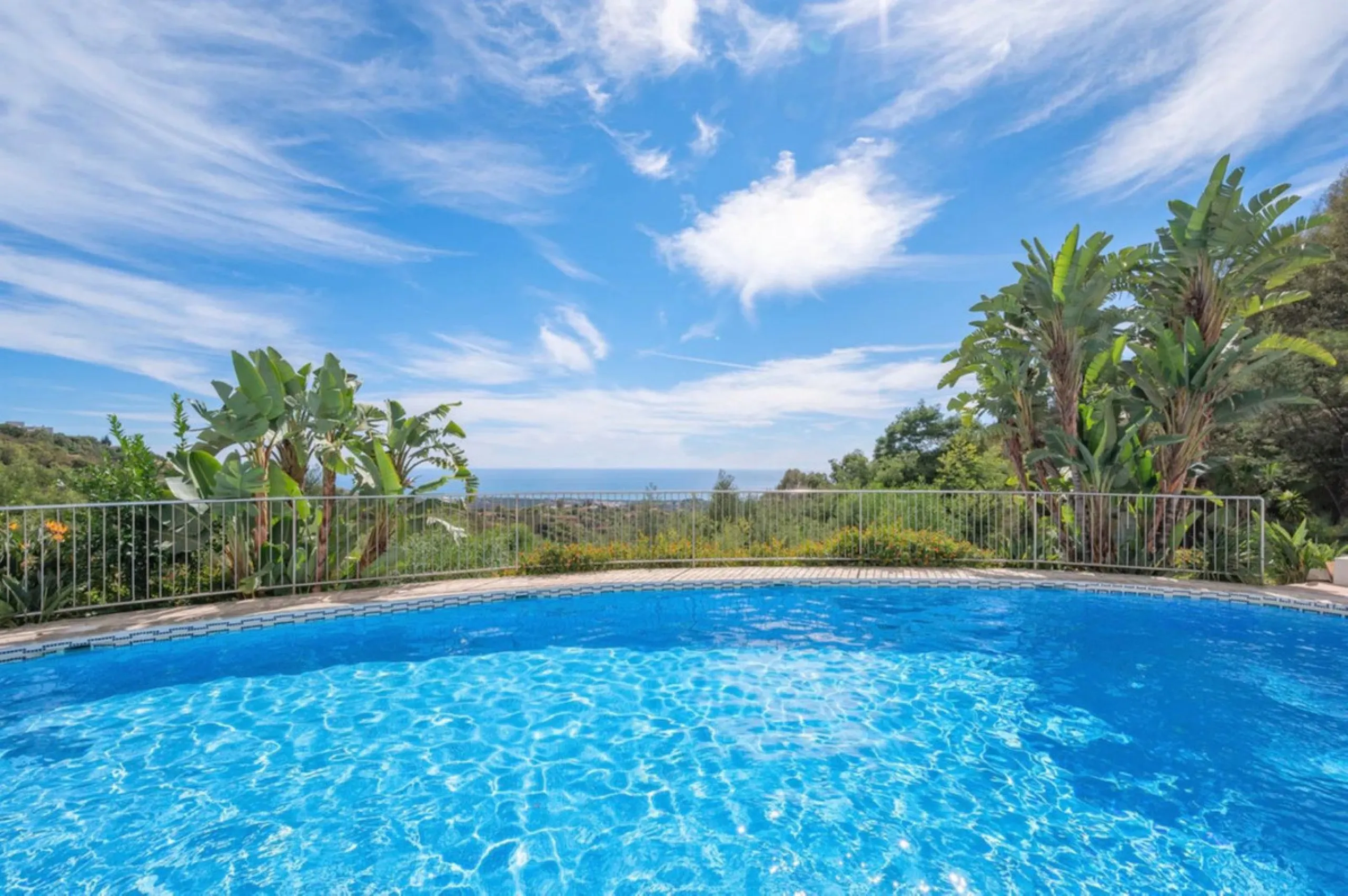Apartment - Middle Floor Apartment в продаже в Marbella, Málaga. В доме 3 спален и 2 ванных комнат. Площадь дома 101 м²