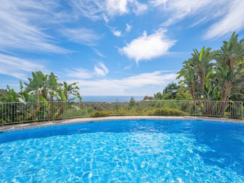 Apartment - Middle Floor Apartment в продаже в Marbella, Málaga. В доме 3 спален и 2 ванных комнат. Площадь дома 101 м²