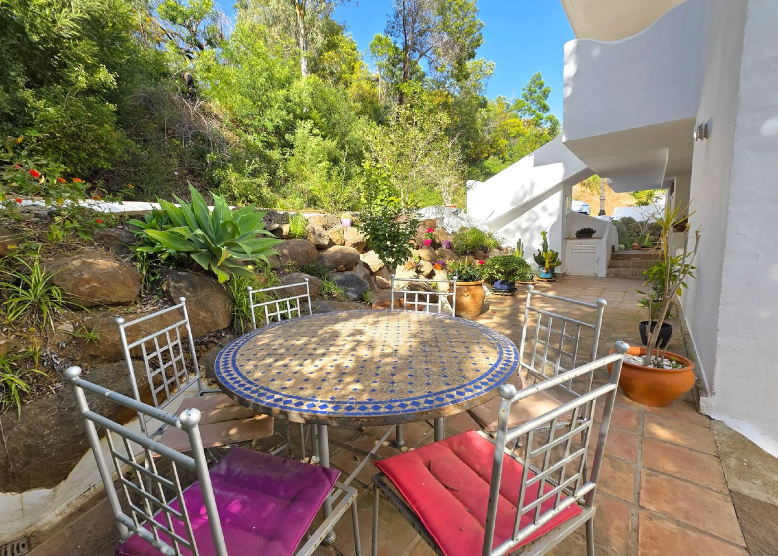 Apartment - Middle Floor Apartment в продаже в Marbella, Málaga. В доме 3 спален и 2 ванных комнат. Площадь дома 101 м²