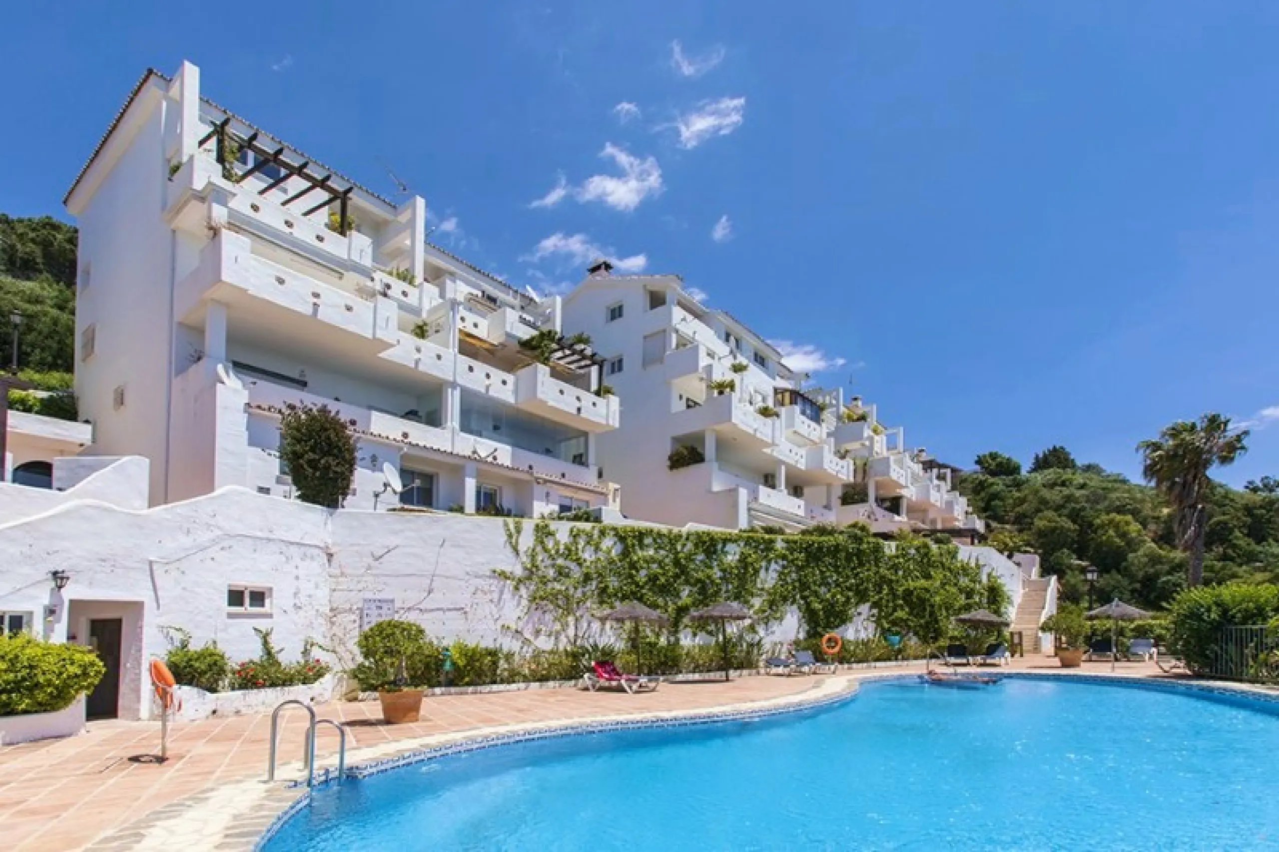 Apartment - Middle Floor Apartment в продаже в Marbella, Málaga. В доме 3 спален и 2 ванных комнат. Площадь дома 101 м²
