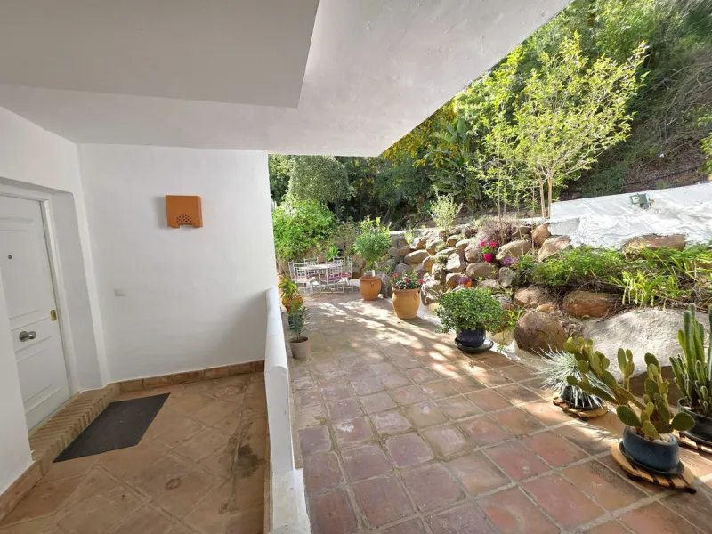 Apartment - Middle Floor Apartment в продаже в Marbella, Málaga. В доме 3 спален и 2 ванных комнат. Площадь дома 101 м²