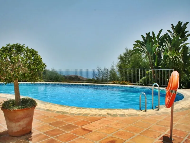 Apartment - Middle Floor Apartment в продаже в Marbella, Málaga. В доме 3 спален и 2 ванных комнат. Площадь дома 101 м²
