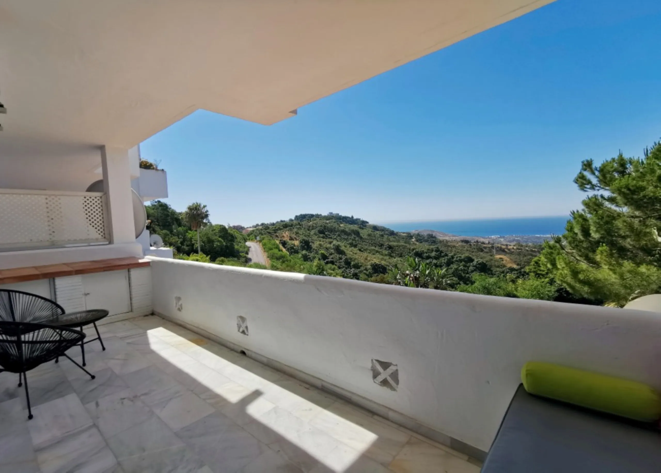 Apartment - Middle Floor Apartment в продаже в Marbella, Málaga. В доме 3 спален и 2 ванных комнат. Площадь дома 101 м²
