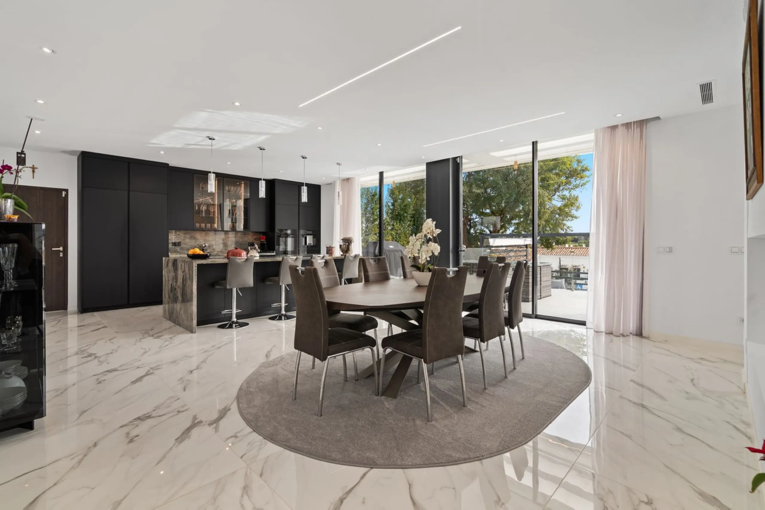 Contemporary luxury villa with sea and golf views for sale between Marbella and Estepona