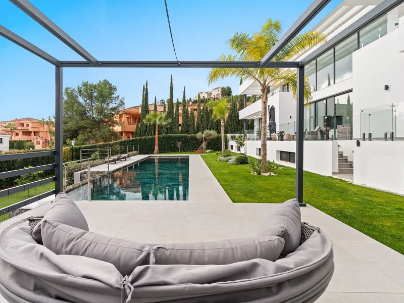 Contemporary luxury villa with sea and golf views for sale between Marbella and Estepona