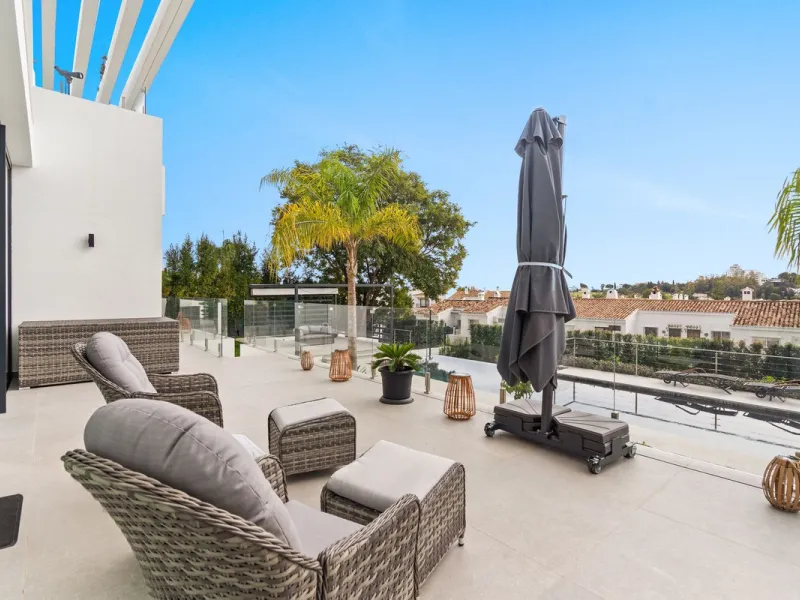 Contemporary luxury villa with sea and golf views for sale between Marbella and Estepona