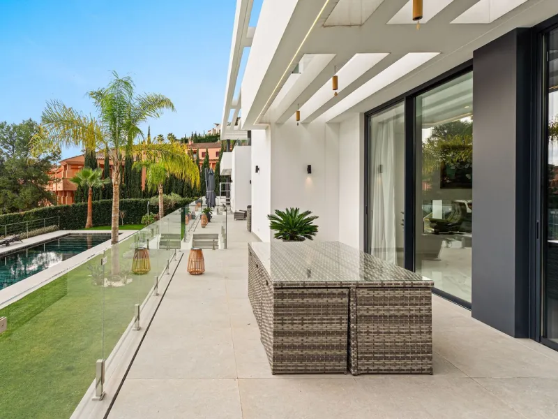 Contemporary luxury villa with sea and golf views for sale between Marbella and Estepona