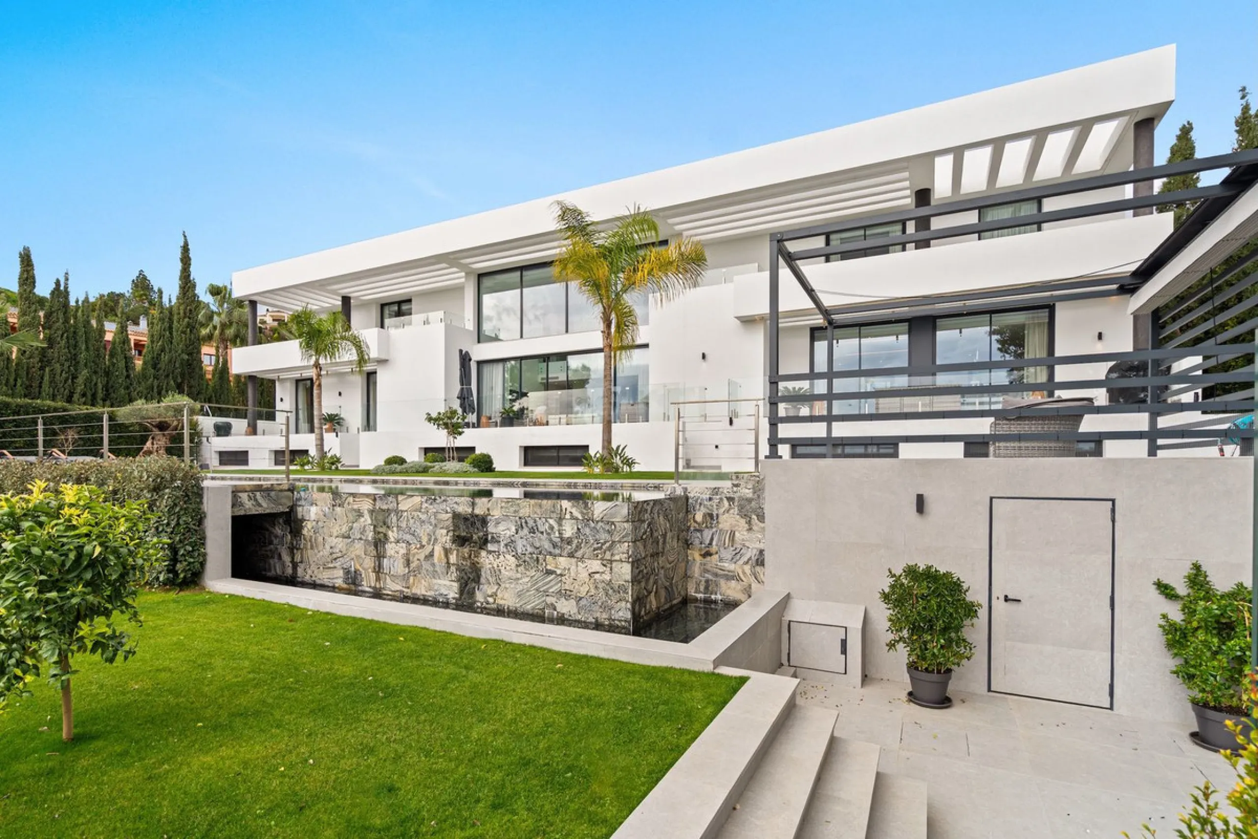Contemporary luxury villa with sea and golf views for sale between Marbella and Estepona