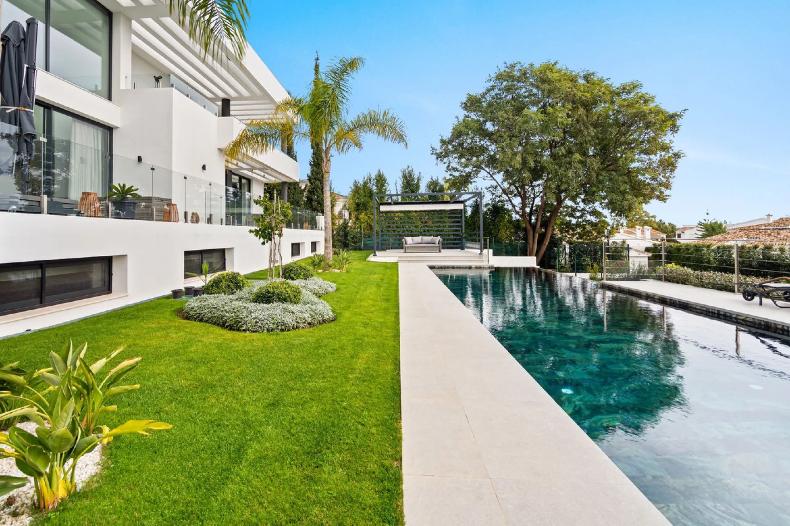 Contemporary luxury villa with sea and golf views for sale between Marbella and Estepona