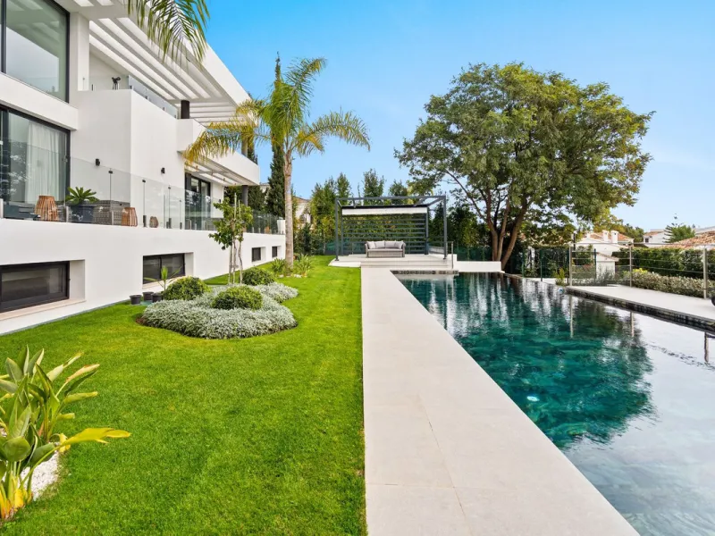 Contemporary luxury villa with sea and golf views for sale between Marbella and Estepona