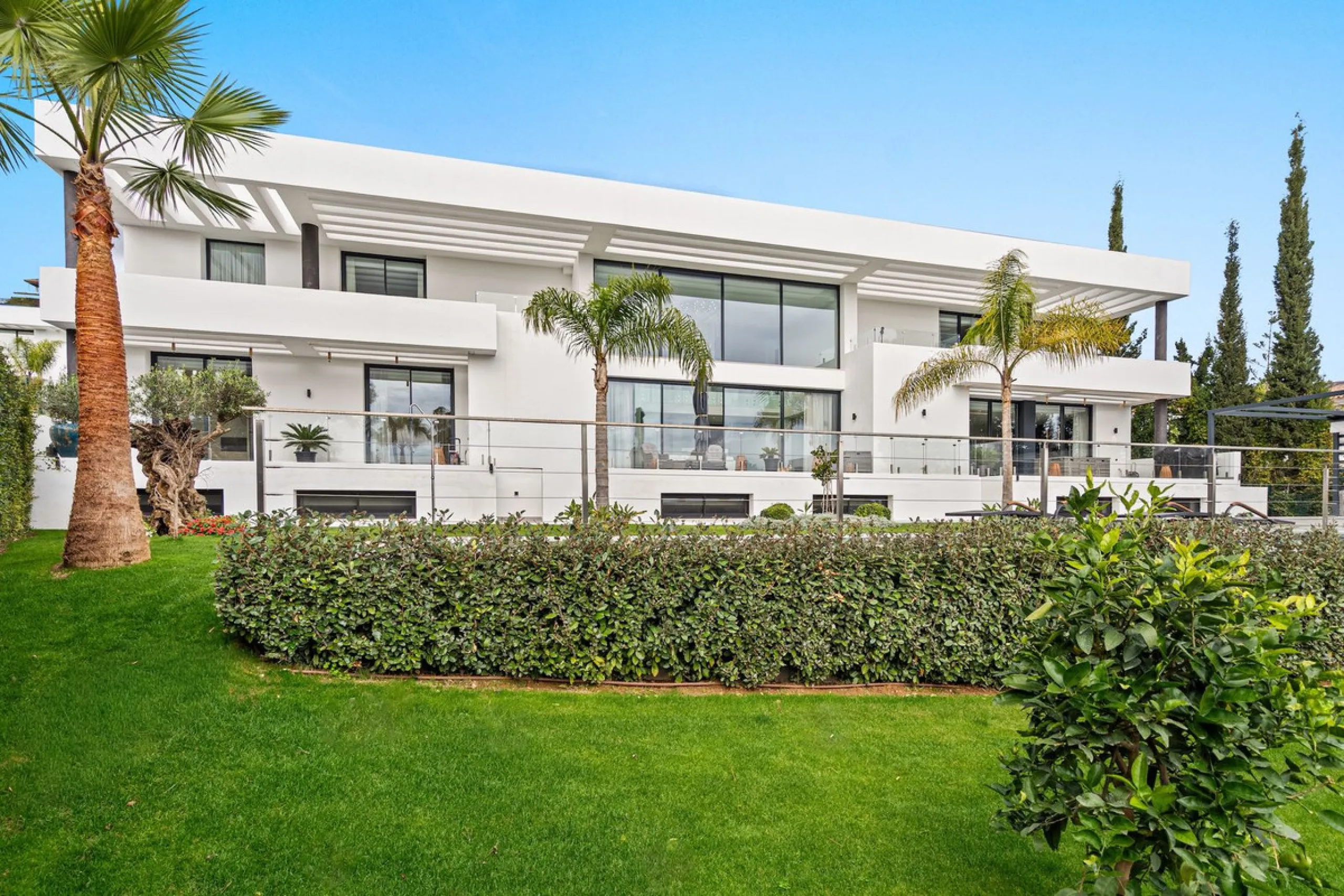 Contemporary luxury villa with sea and golf views for sale between Marbella and Estepona