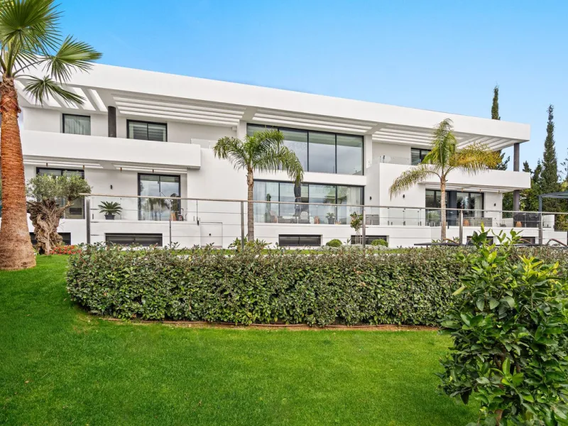 Contemporary luxury villa with sea and golf views for sale between Marbella and Estepona