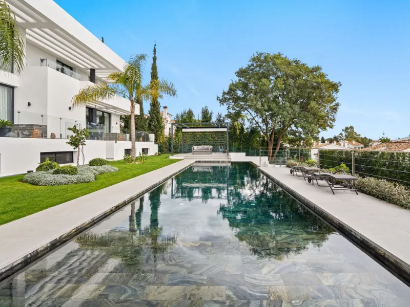 Contemporary luxury villa with sea and golf views for sale between Marbella and Estepona