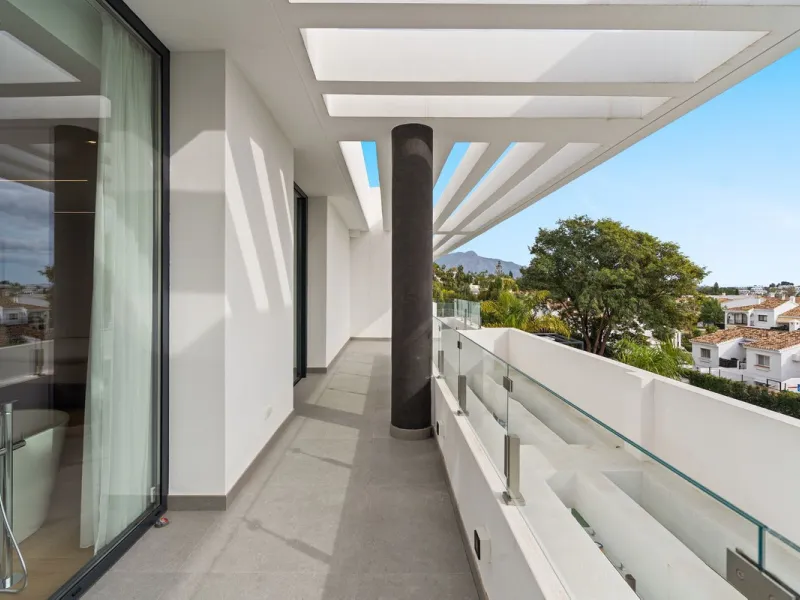 Contemporary luxury villa with sea and golf views for sale between Marbella and Estepona