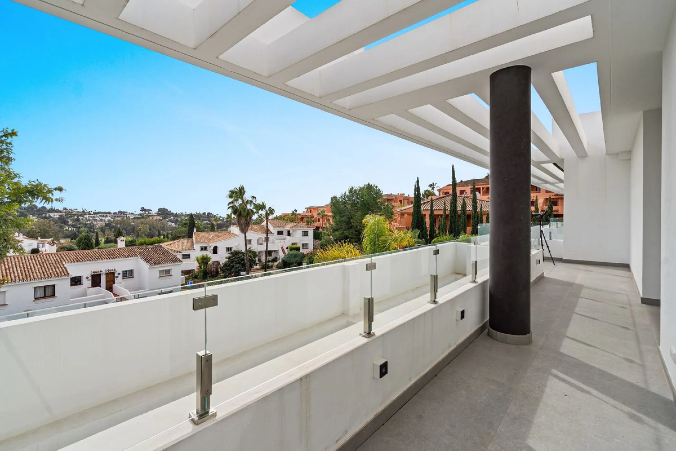 Contemporary luxury villa with sea and golf views for sale between Marbella and Estepona