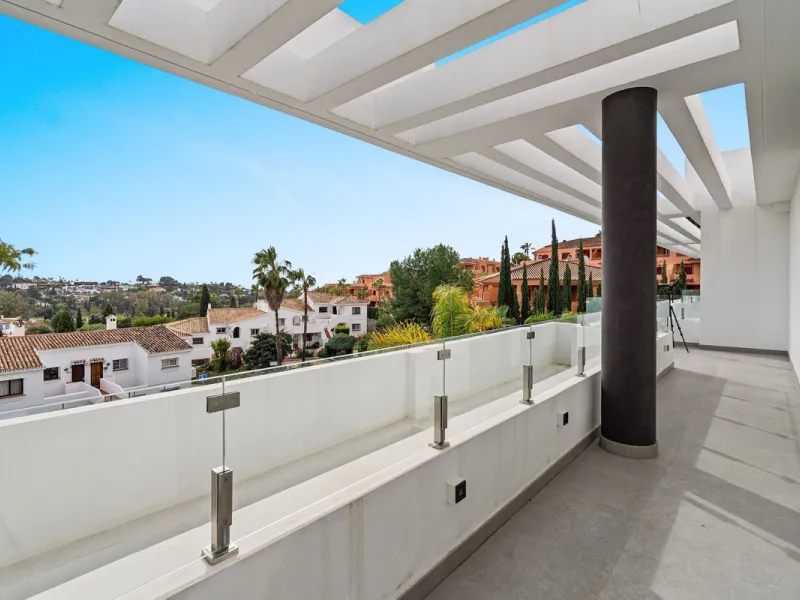 Contemporary luxury villa with sea and golf views for sale between Marbella and Estepona