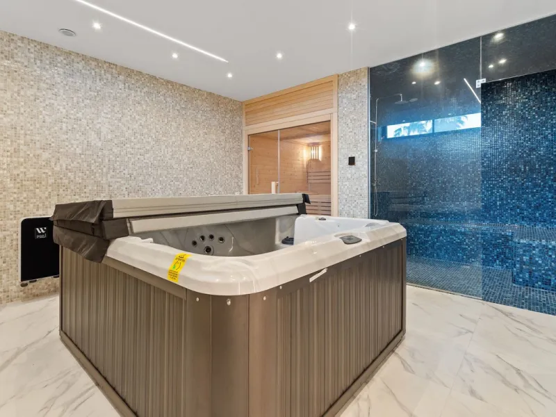 Contemporary luxury villa with sea and golf views for sale between Marbella and Estepona