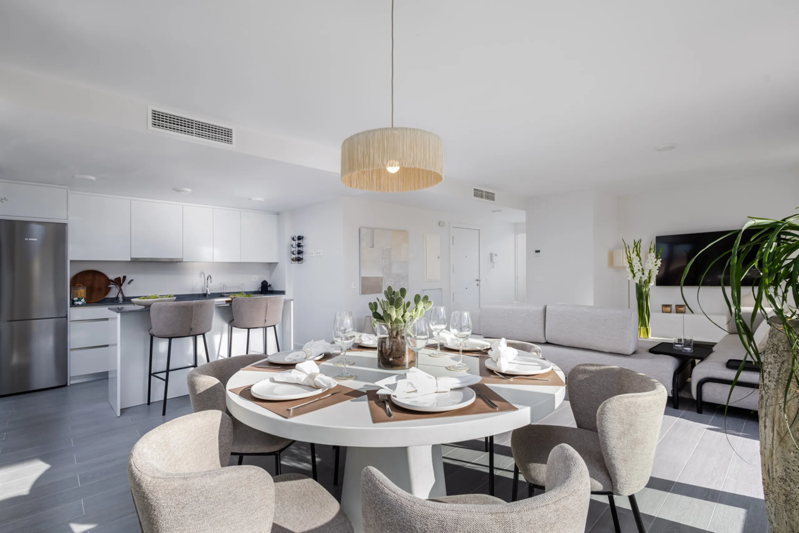 Discover unparalleled luxury and Mediterranean elegance in this exceptional 3-bedroom penthouse, nestled within the prestigious Vitta Natura  in La Cala de Mijas. Designed for those who appreciate sophistication and serenity, this residence boasts a vast 