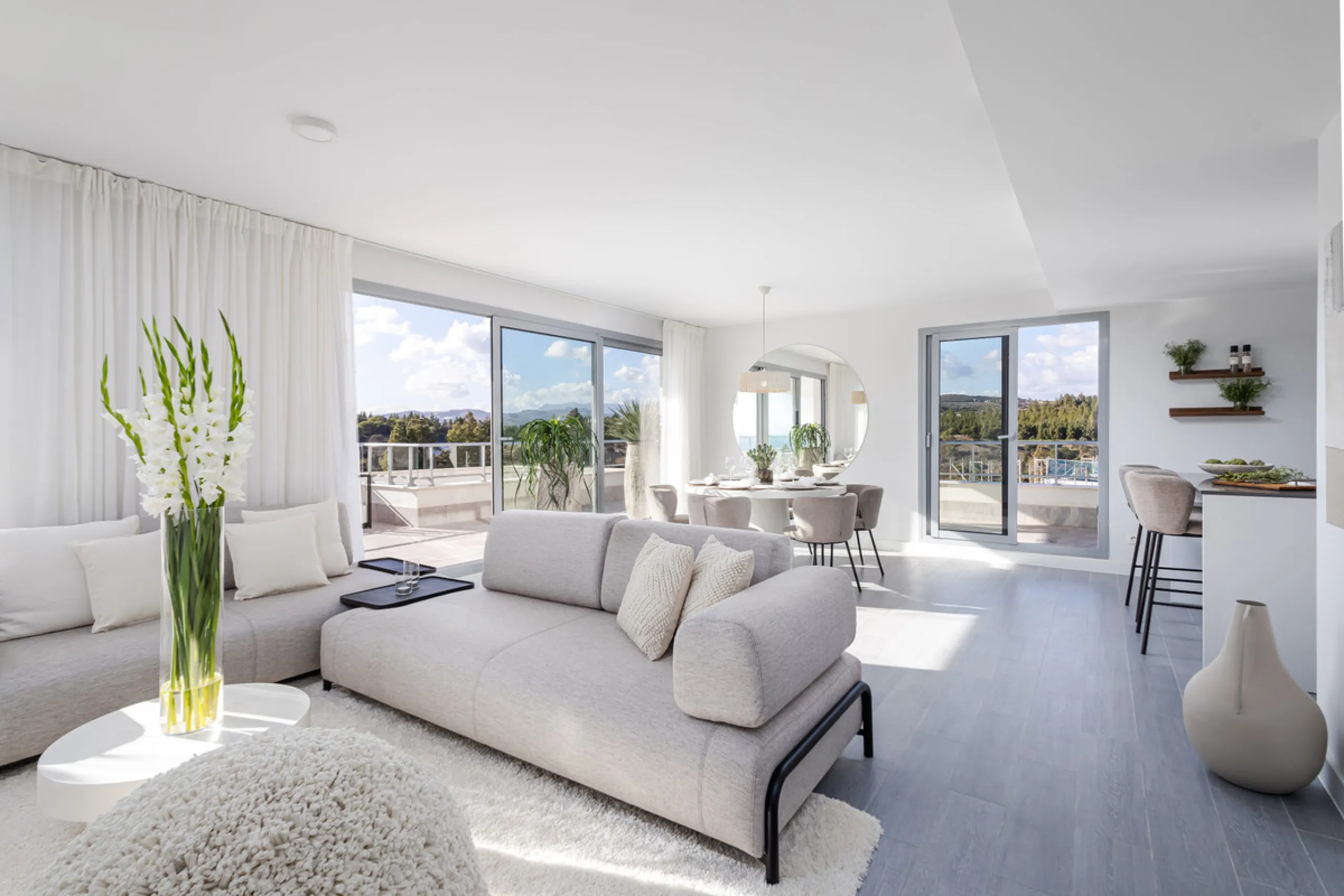 Discover unparalleled luxury and Mediterranean elegance in this exceptional 3-bedroom penthouse, nestled within the prestigious Vitta Natura  in La Cala de Mijas. Designed for those who appreciate sophistication and serenity, this residence boasts a vast 