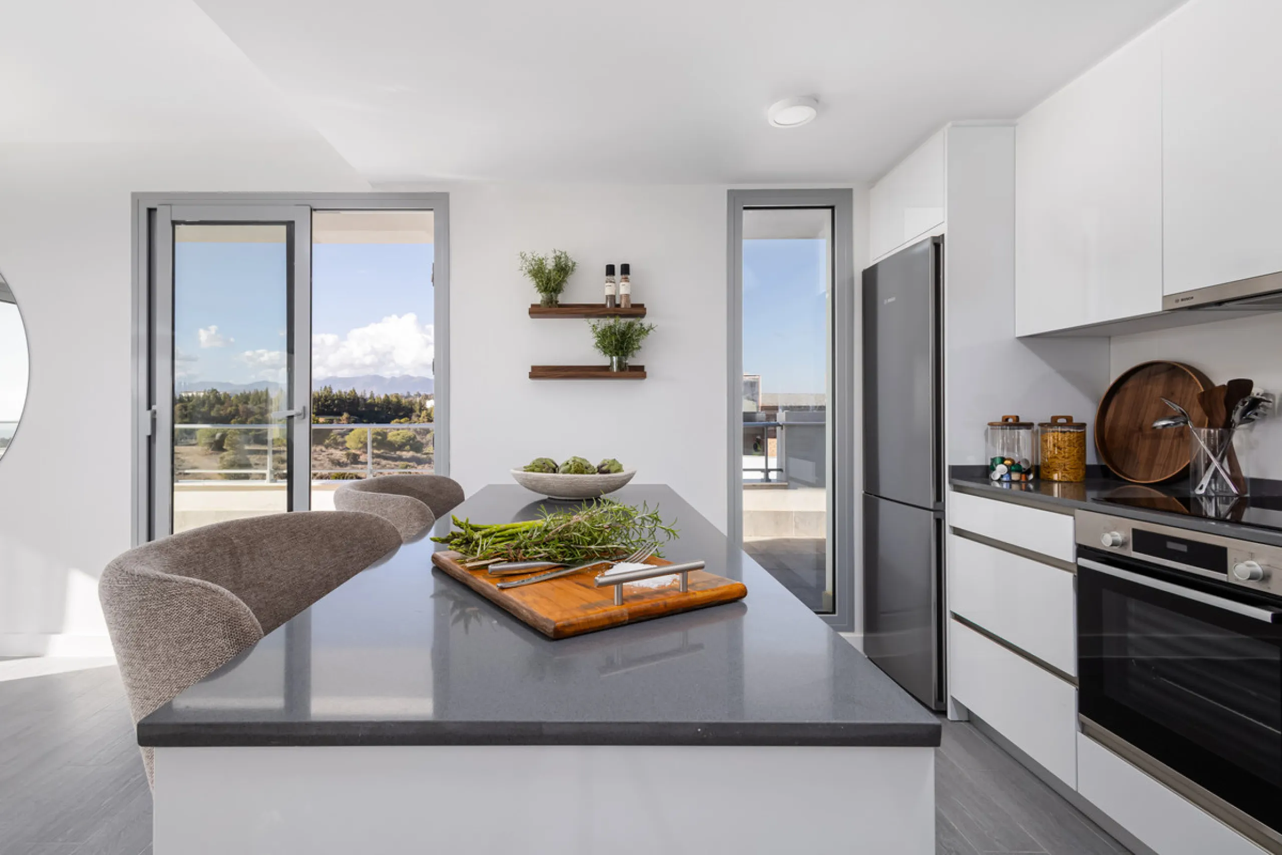 Discover unparalleled luxury and Mediterranean elegance in this exceptional 3-bedroom penthouse, nestled within the prestigious Vitta Natura  in La Cala de Mijas. Designed for those who appreciate sophistication and serenity, this residence boasts a vast 