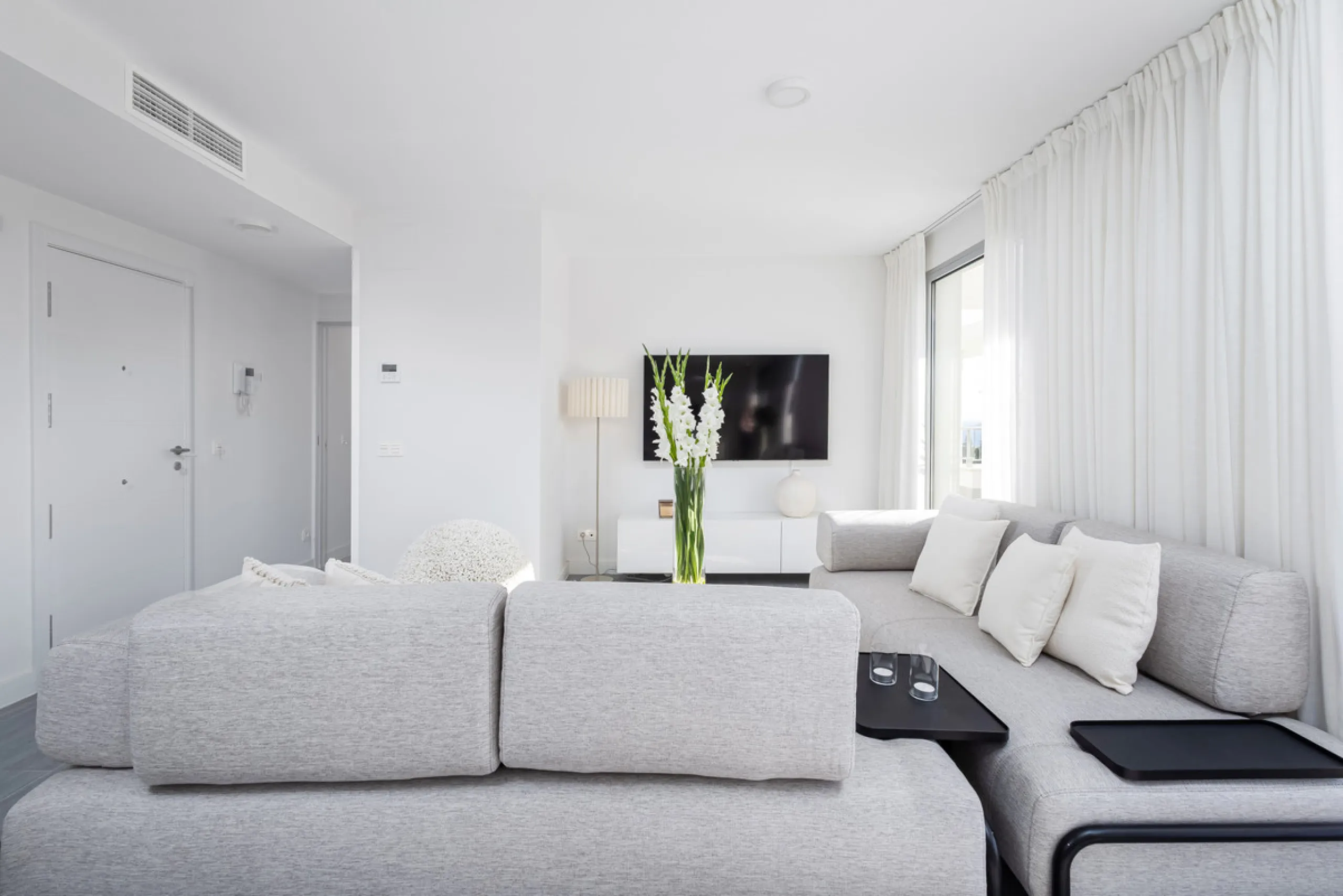 Discover unparalleled luxury and Mediterranean elegance in this exceptional 3-bedroom penthouse, nestled within the prestigious Vitta Natura  in La Cala de Mijas. Designed for those who appreciate sophistication and serenity, this residence boasts a vast 