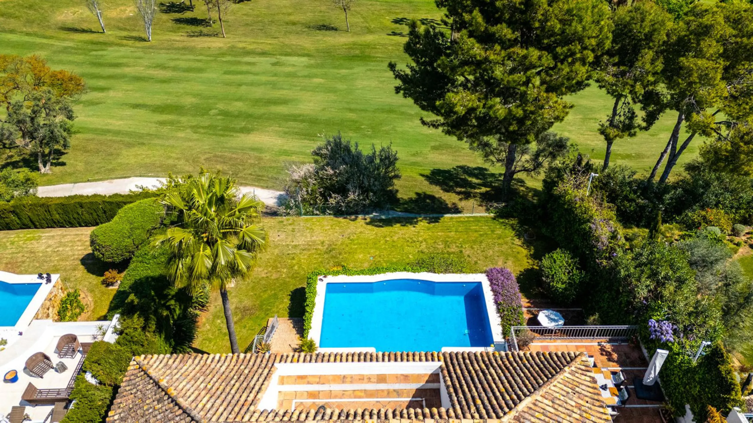 Elegant 7-Bedroom Frontline Golf Villa with Iconic Mountain Views – Nueva Andalucía