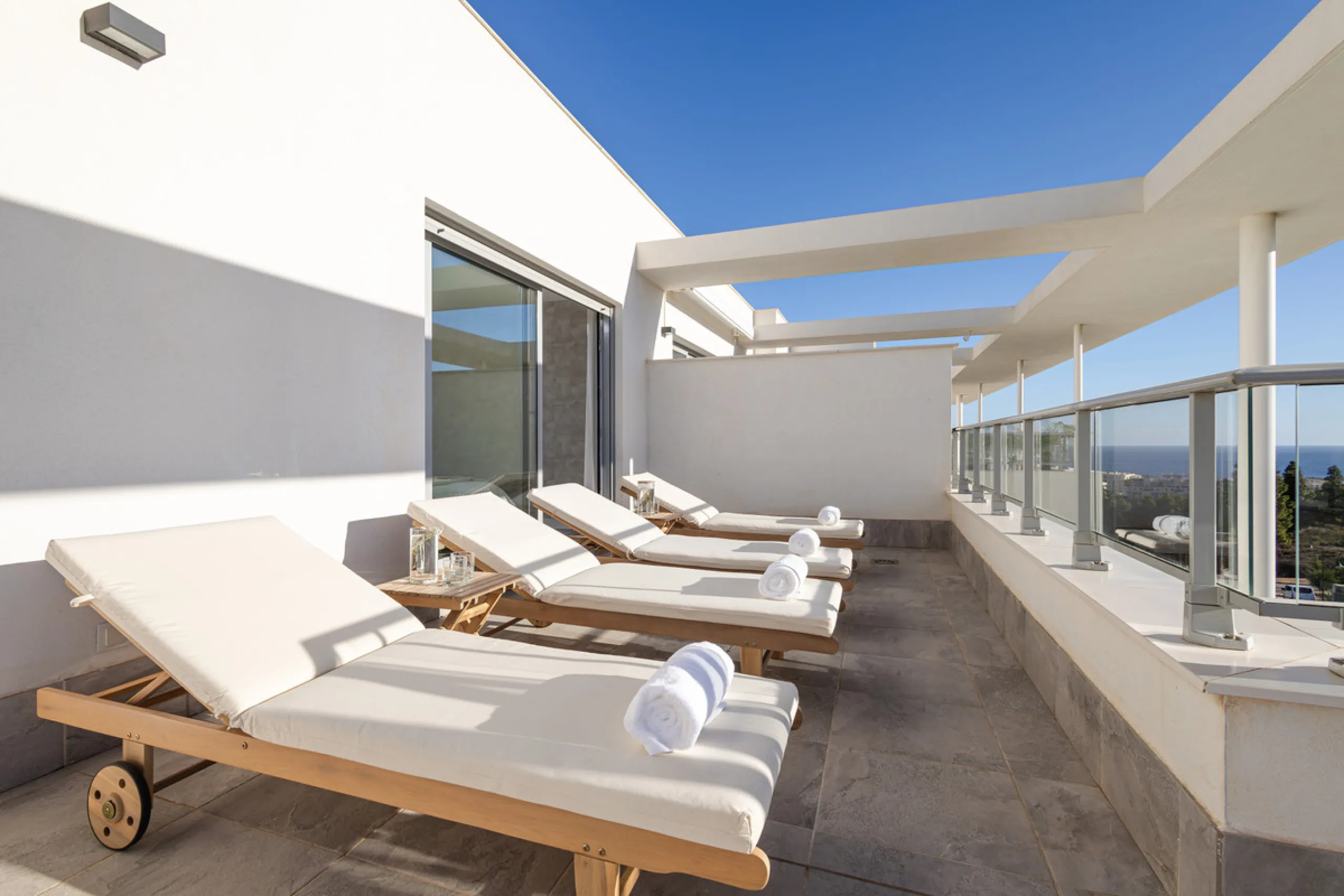 Discover unparalleled luxury and Mediterranean elegance in this exceptional 3-bedroom penthouse, nestled within the prestigious Vitta Natura  in La Cala de Mijas. Designed for those who appreciate sophistication and serenity, this residence boasts a vast 