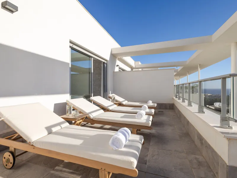 Discover unparalleled luxury and Mediterranean elegance in this exceptional 3-bedroom penthouse, nestled within the prestigious Vitta Natura  in La Cala de Mijas. Designed for those who appreciate sophistication and serenity, this residence boasts a vast 