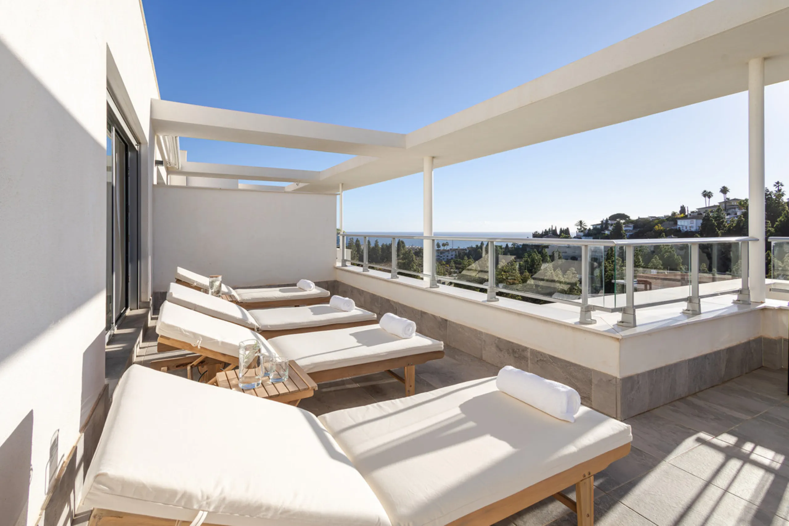 Discover unparalleled luxury and Mediterranean elegance in this exceptional 3-bedroom penthouse, nestled within the prestigious Vitta Natura  in La Cala de Mijas. Designed for those who appreciate sophistication and serenity, this residence boasts a vast 