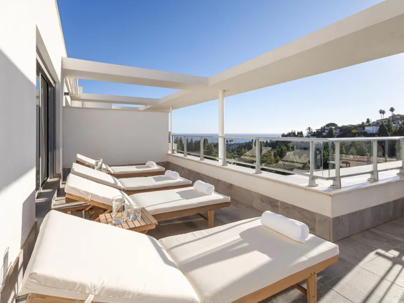 Discover unparalleled luxury and Mediterranean elegance in this exceptional 3-bedroom penthouse, nestled within the prestigious Vitta Natura  in La Cala de Mijas. Designed for those who appreciate sophistication and serenity, this residence boasts a vast 