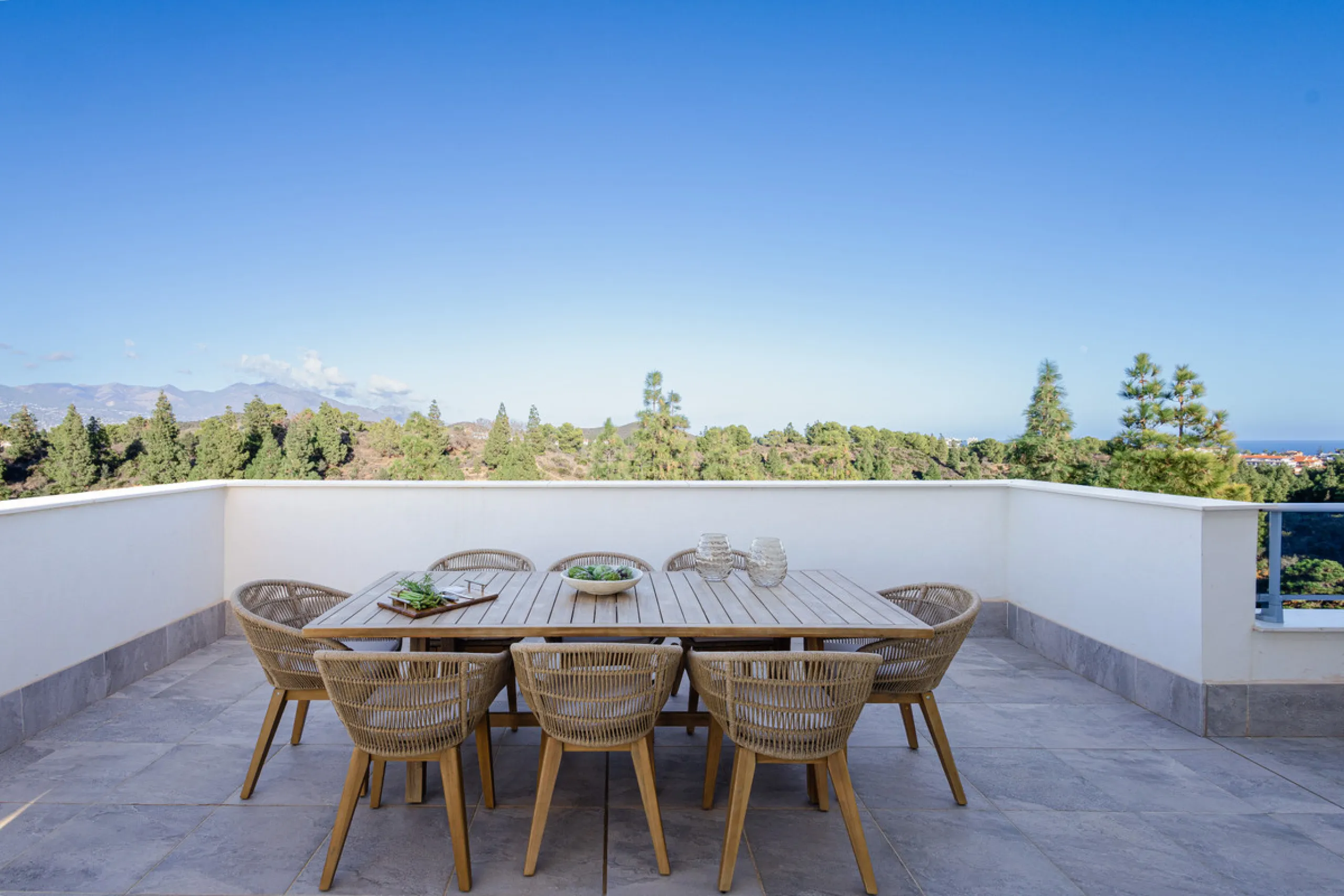 Discover unparalleled luxury and Mediterranean elegance in this exceptional 3-bedroom penthouse, nestled within the prestigious Vitta Natura  in La Cala de Mijas. Designed for those who appreciate sophistication and serenity, this residence boasts a vast 