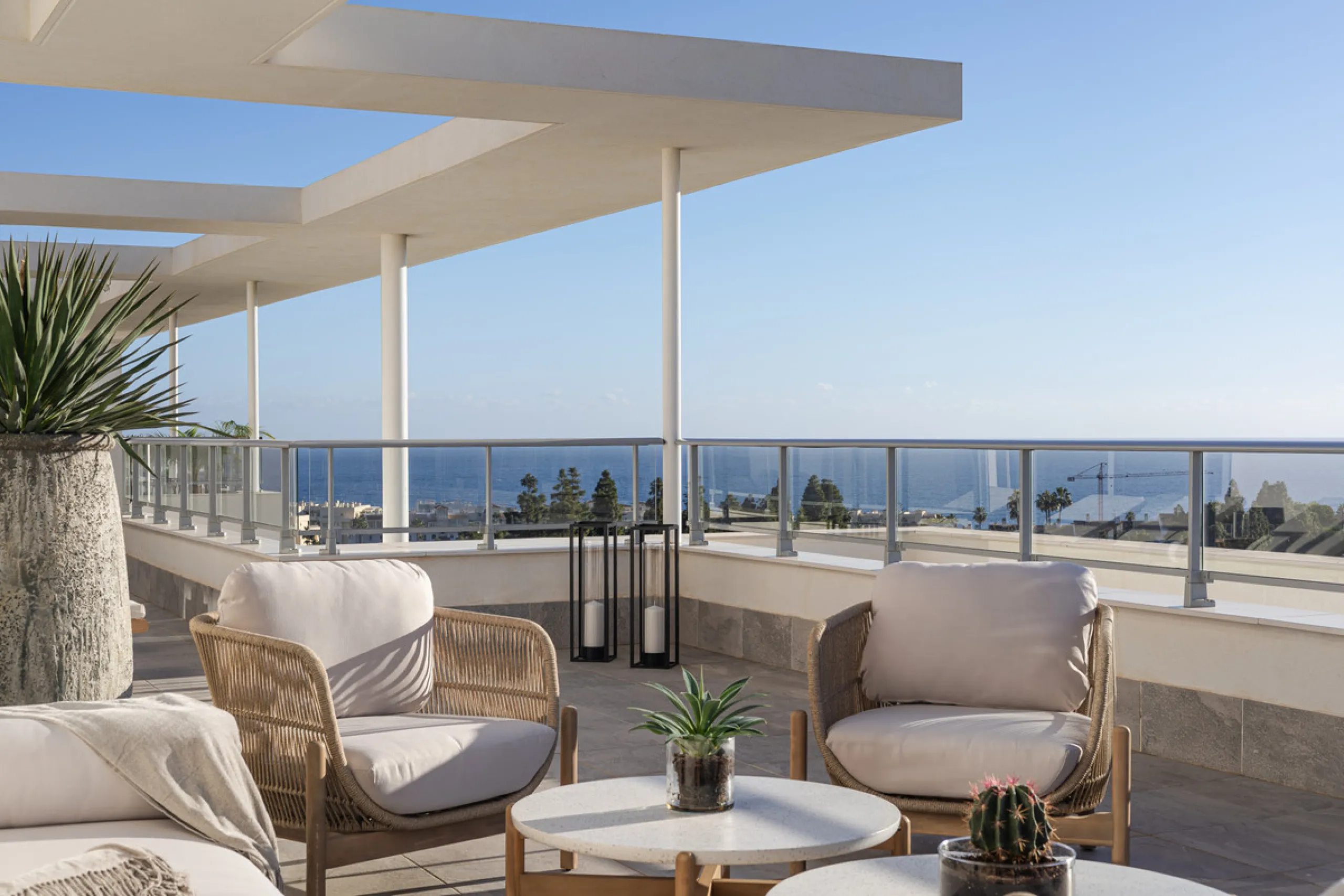 Discover unparalleled luxury and Mediterranean elegance in this exceptional 3-bedroom penthouse, nestled within the prestigious Vitta Natura  in La Cala de Mijas. Designed for those who appreciate sophistication and serenity, this residence boasts a vast 