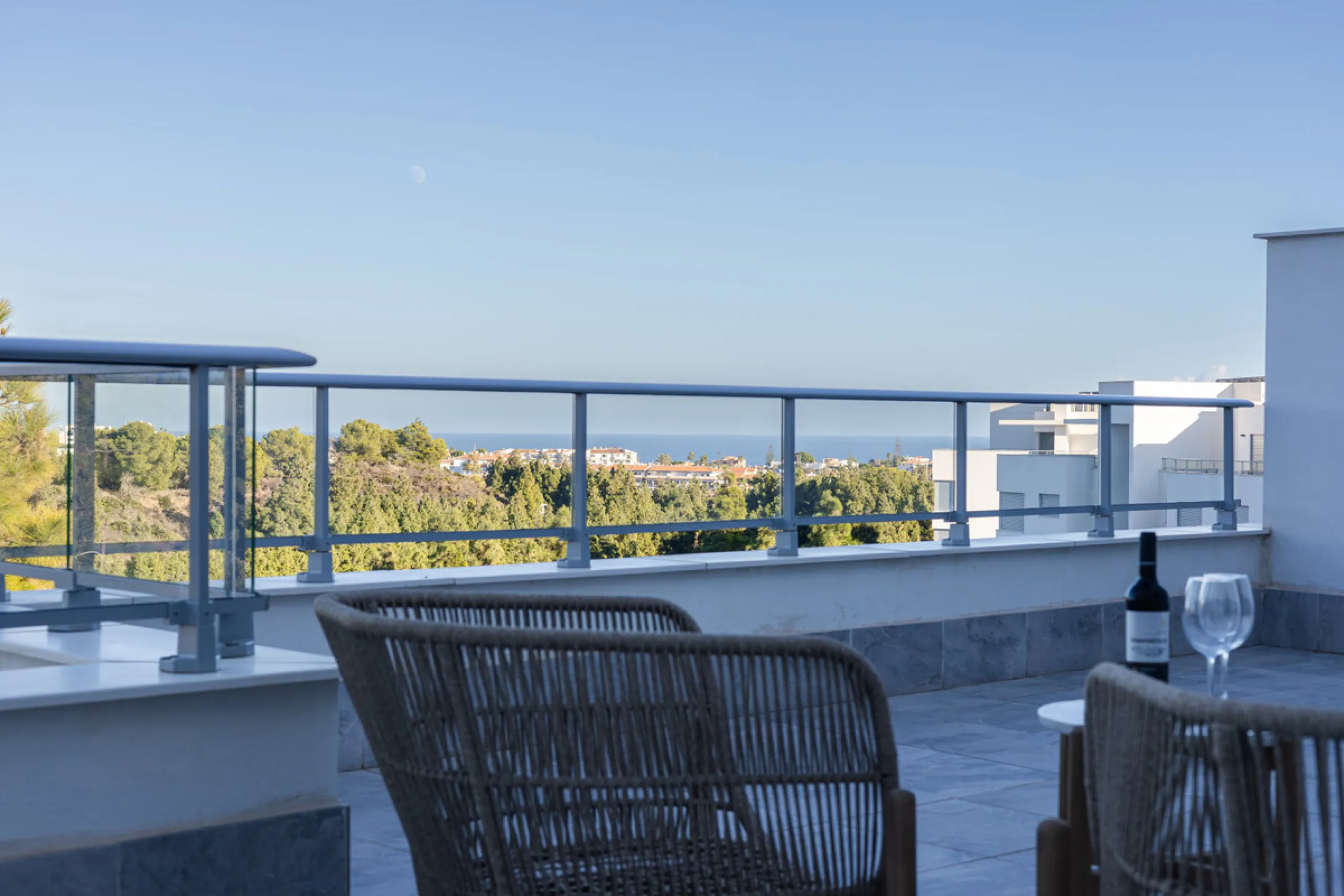 Discover unparalleled luxury and Mediterranean elegance in this exceptional 3-bedroom penthouse, nestled within the prestigious Vitta Natura  in La Cala de Mijas. Designed for those who appreciate sophistication and serenity, this residence boasts a vast 