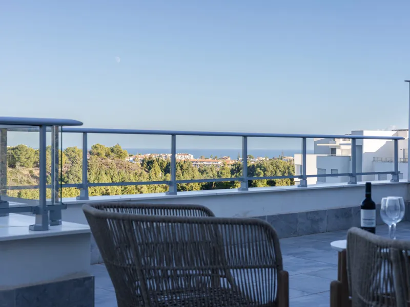 Discover unparalleled luxury and Mediterranean elegance in this exceptional 3-bedroom penthouse, nestled within the prestigious Vitta Natura  in La Cala de Mijas. Designed for those who appreciate sophistication and serenity, this residence boasts a vast 