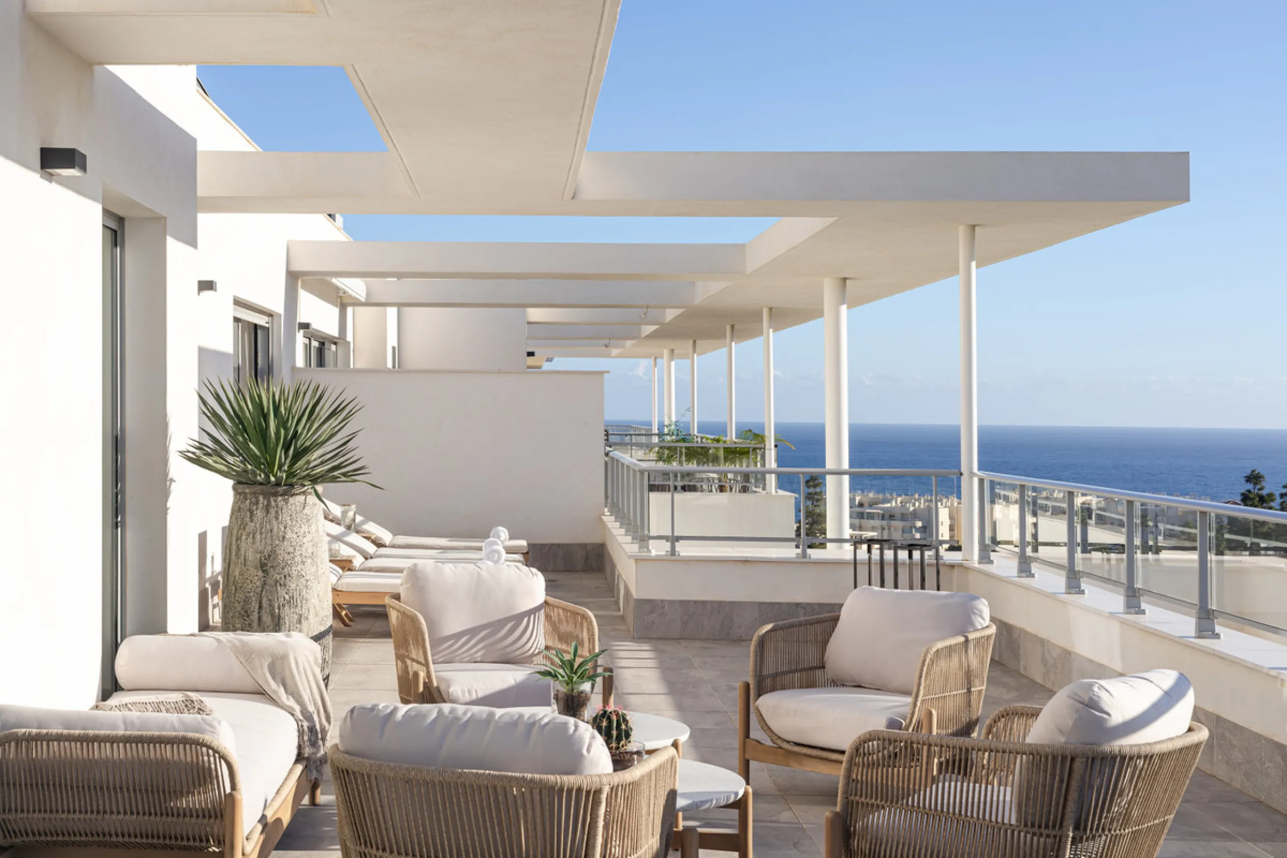 Discover unparalleled luxury and Mediterranean elegance in this exceptional 3-bedroom penthouse, nestled within the prestigious Vitta Natura  in La Cala de Mijas. Designed for those who appreciate sophistication and serenity, this residence boasts a vast 