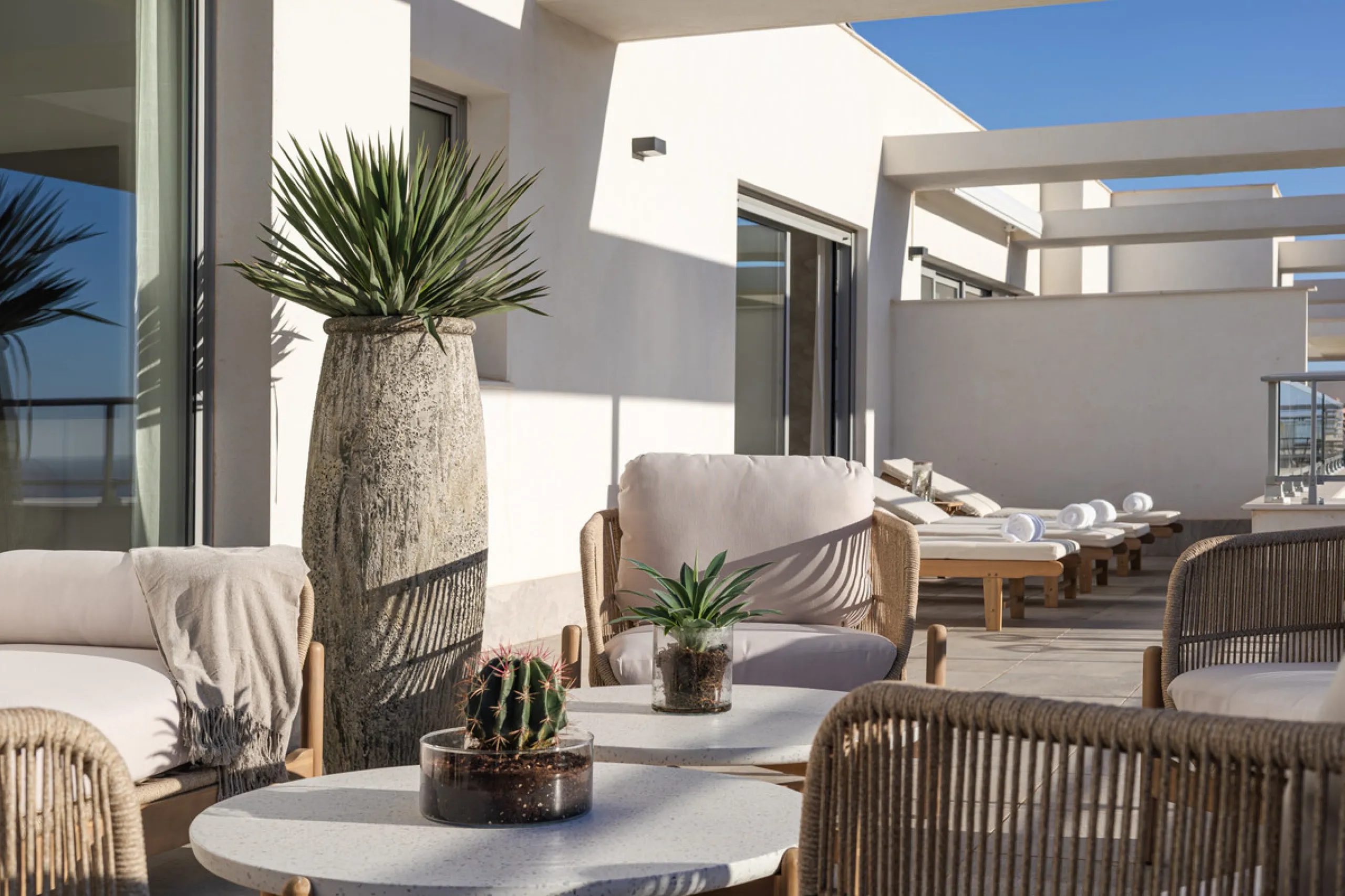 Discover unparalleled luxury and Mediterranean elegance in this exceptional 3-bedroom penthouse, nestled within the prestigious Vitta Natura  in La Cala de Mijas. Designed for those who appreciate sophistication and serenity, this residence boasts a vast 