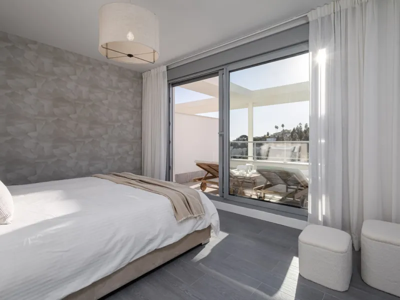 Discover unparalleled luxury and Mediterranean elegance in this exceptional 3-bedroom penthouse, nestled within the prestigious Vitta Natura  in La Cala de Mijas. Designed for those who appreciate sophistication and serenity, this residence boasts a vast 